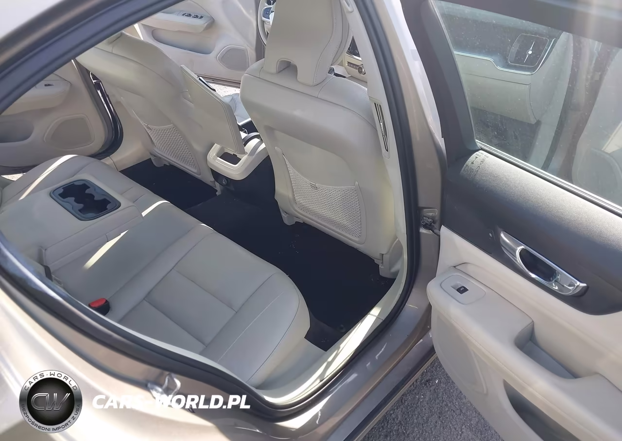 2019 Volvo S60 T6 Momentum VIN:7JRA22TK6KG003780 - 8