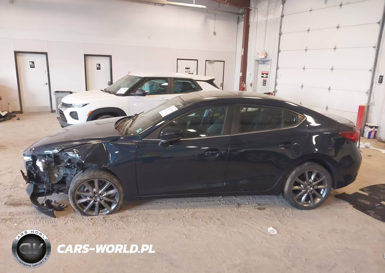 2018 Mazda Mazda3 Touring VIN:3MZBN1V31JM198389 - 13