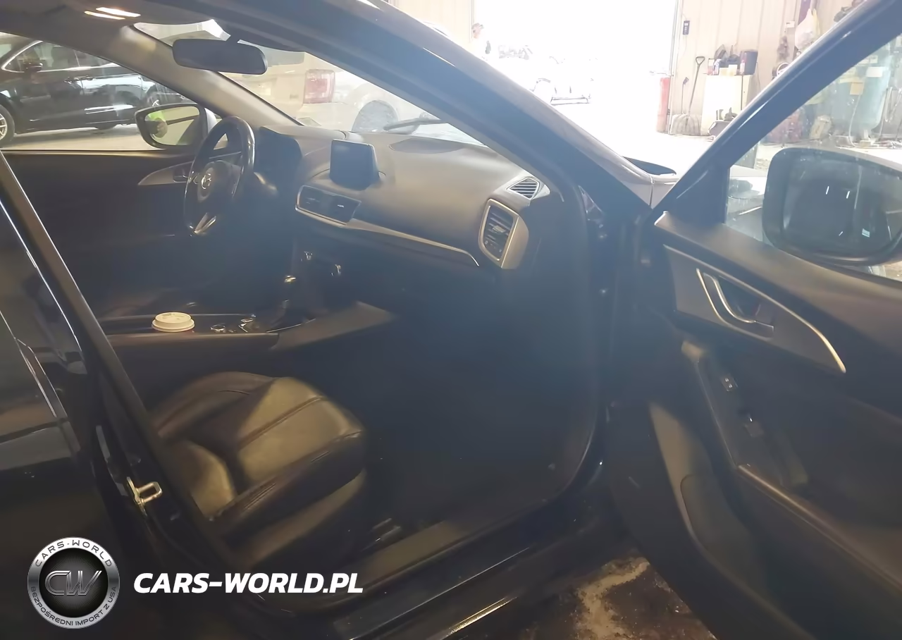 2018 Mazda Mazda3 Touring VIN:3MZBN1V31JM198389 - 5