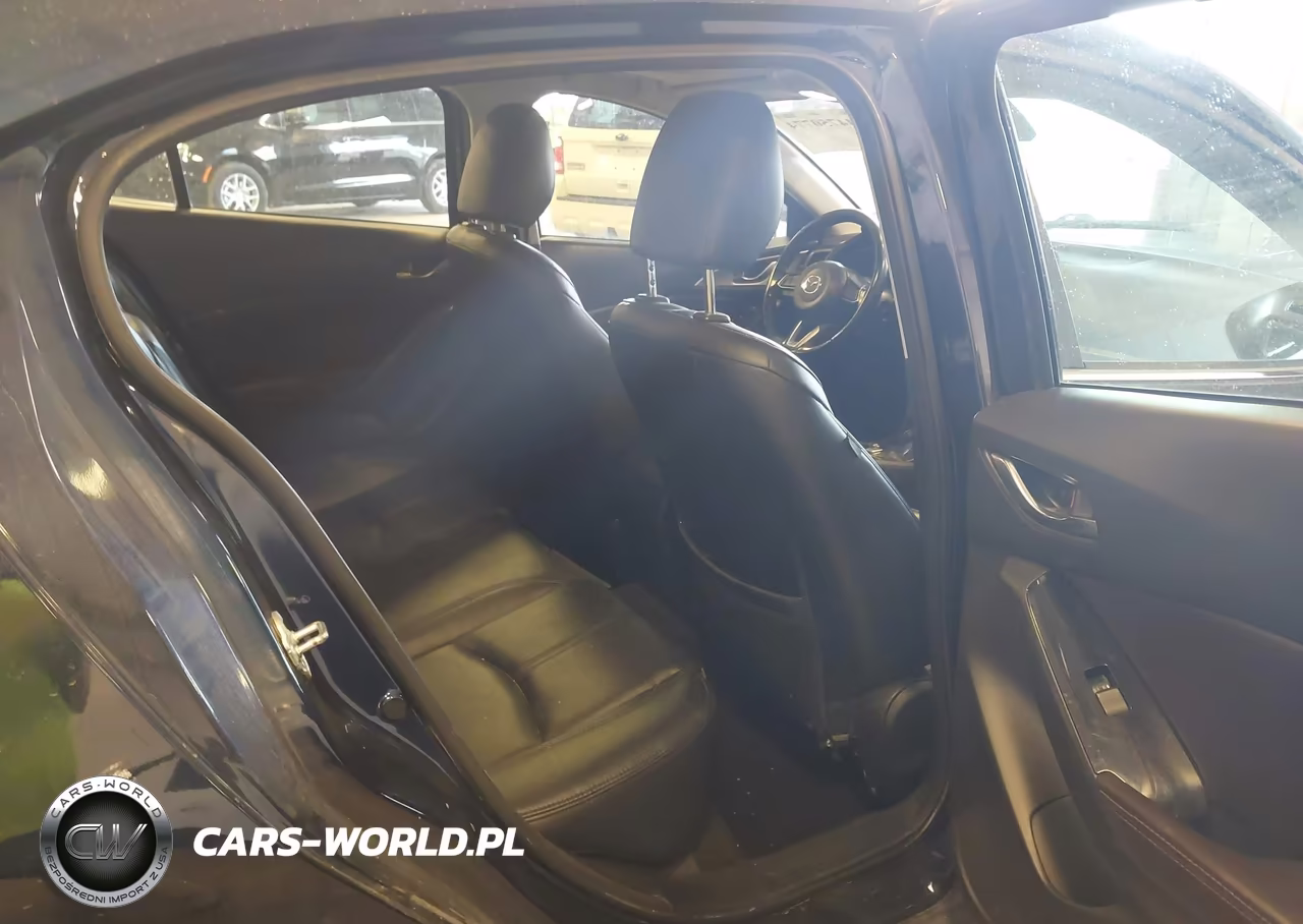 2018 Mazda Mazda3 Touring VIN:3MZBN1V31JM198389 - 8