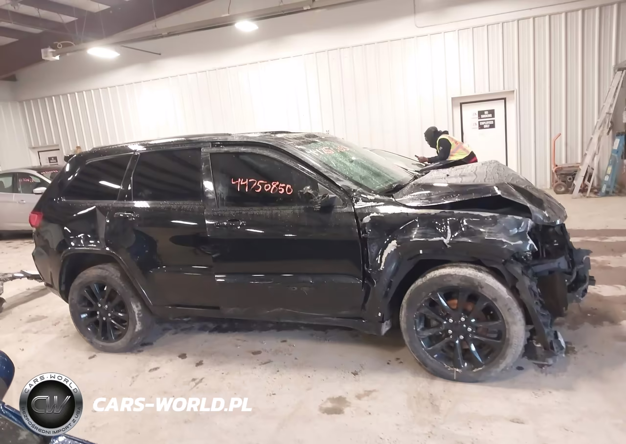 2020 Jeep Grand Cherokee Altitude 4X4 VIN:1C4RJFAG0LC242213 - 13