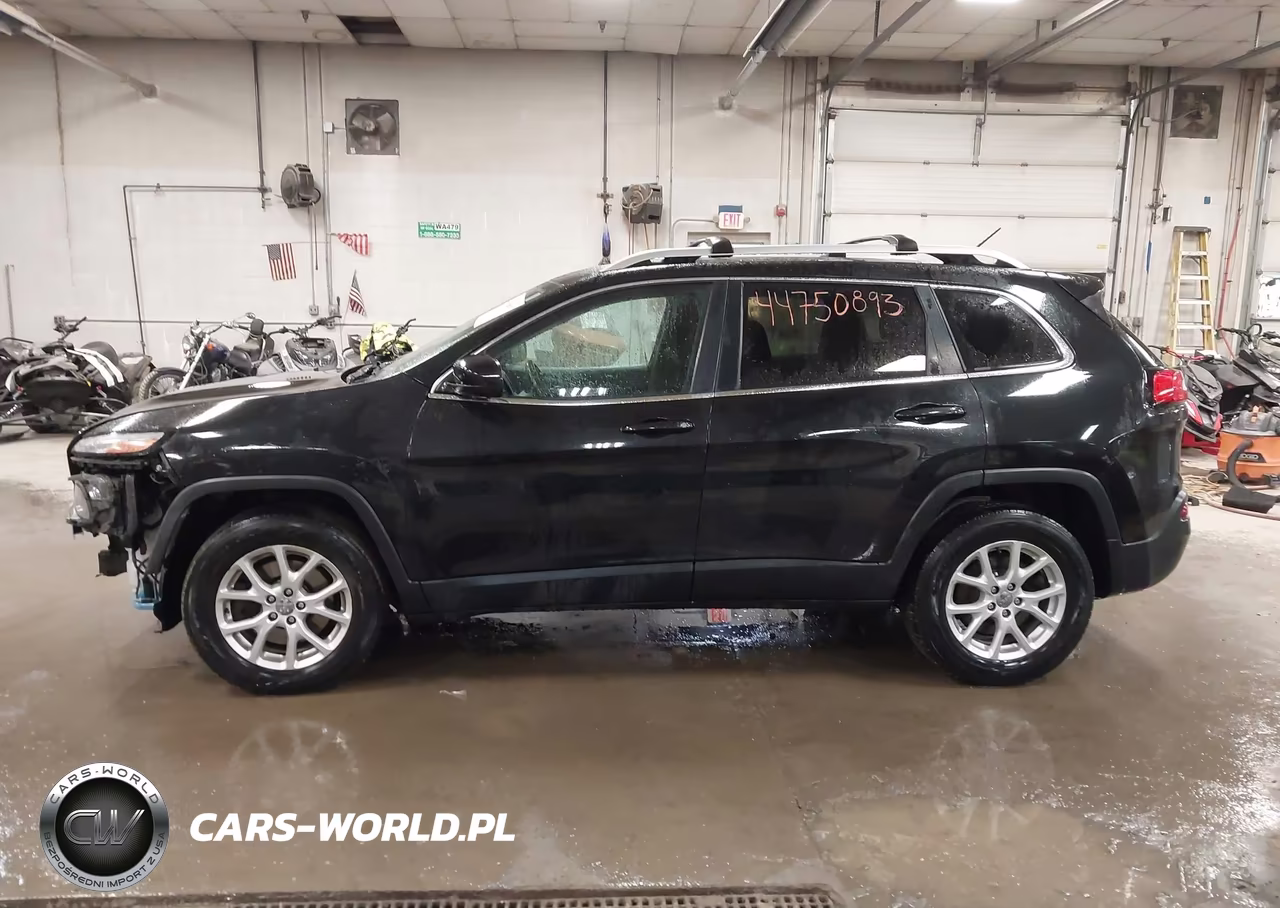 2015 Jeep Cherokee Latitude VIN:1C4PJMCB2FW679839 - 15