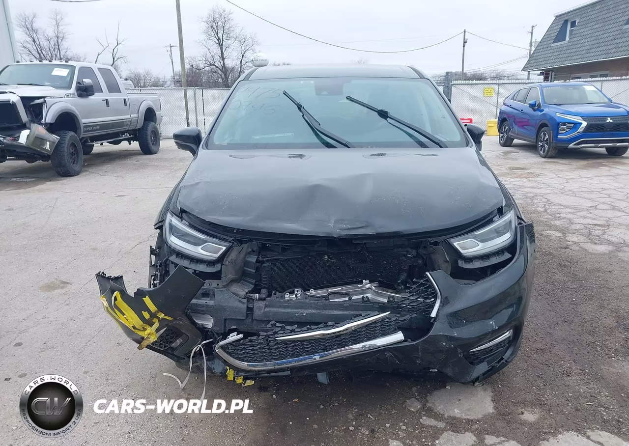 2022 Chrysler Pacifica Hybrid Touring L VIN:2C4RC1L79NR120180 - 13