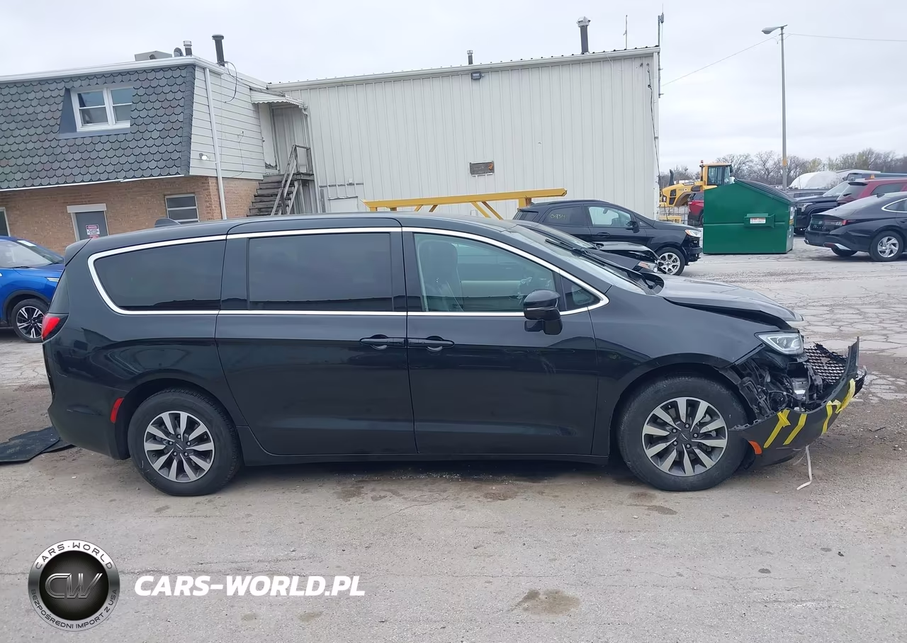 2022 Chrysler Pacifica Hybrid Touring L VIN:2C4RC1L79NR120180 - 14
