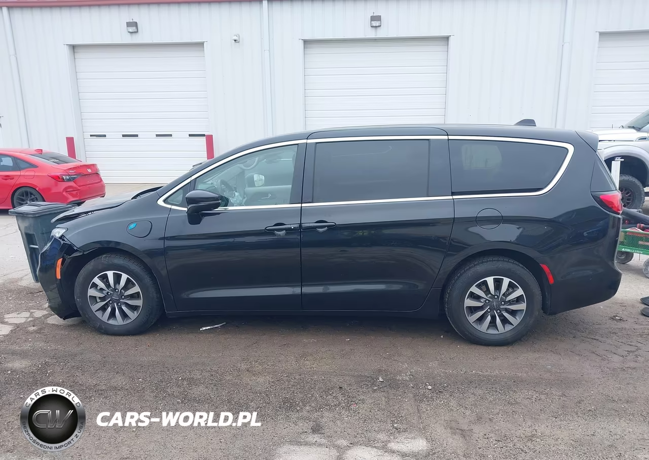2022 Chrysler Pacifica Hybrid Touring L VIN:2C4RC1L79NR120180 - 15