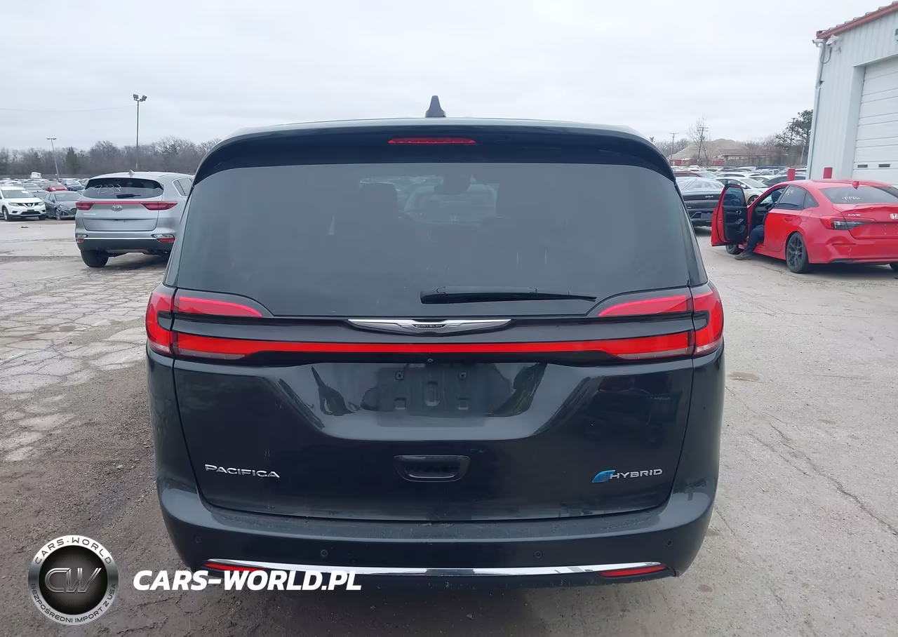 2022 Chrysler Pacifica Hybrid Touring L VIN:2C4RC1L79NR120180 - 17