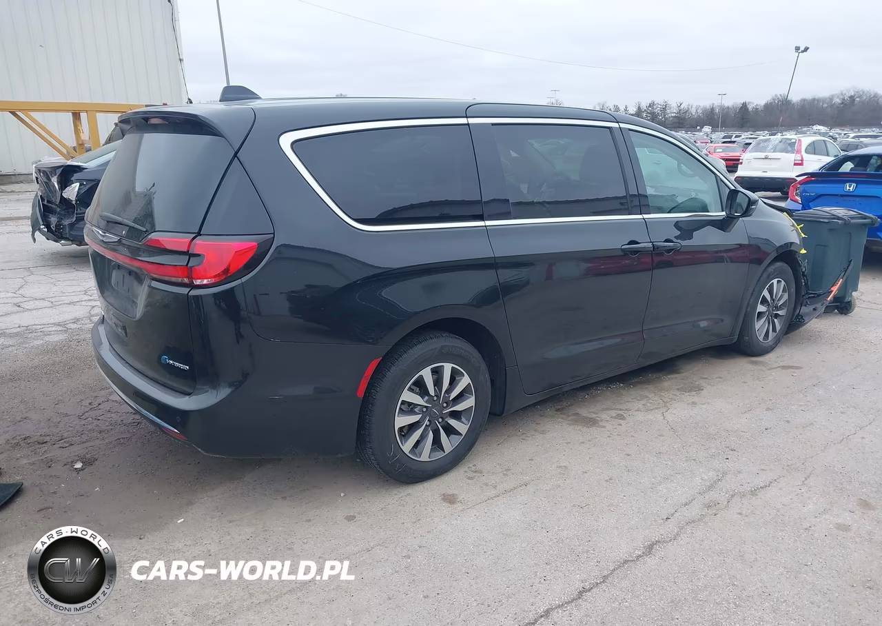 2022 Chrysler Pacifica Hybrid Touring L VIN:2C4RC1L79NR120180 - 4