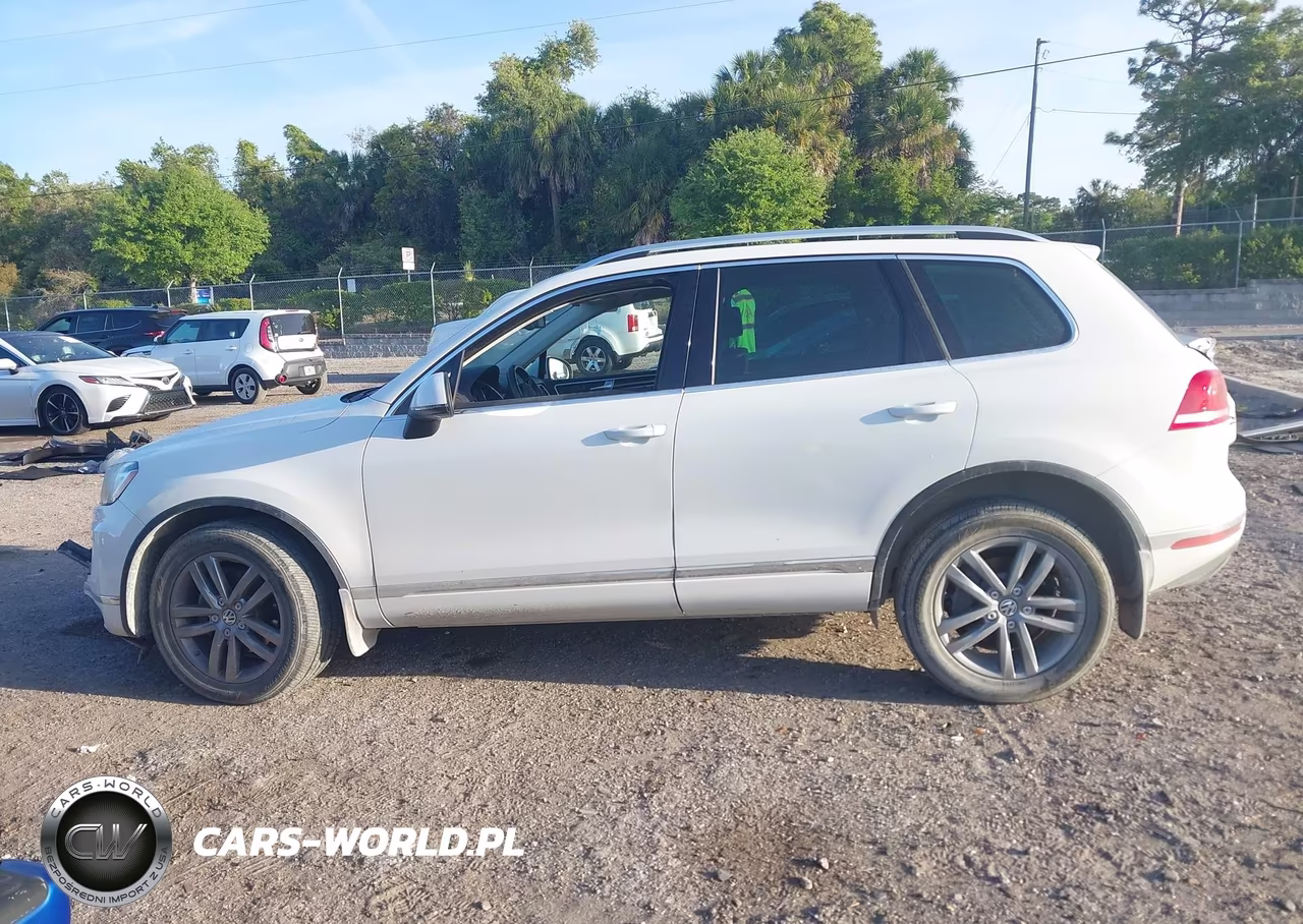 2016 Volkswagen Touareg Vr6 Lux VIN:WVGEF9BP7GD010705 - 14