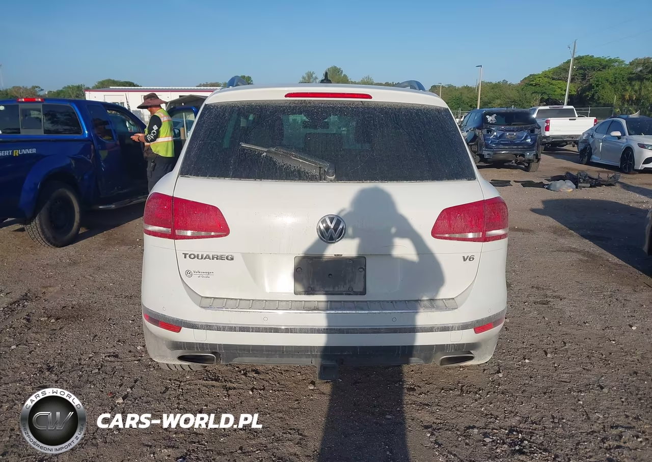 2016 Volkswagen Touareg Vr6 Lux VIN:WVGEF9BP7GD010705 - 16