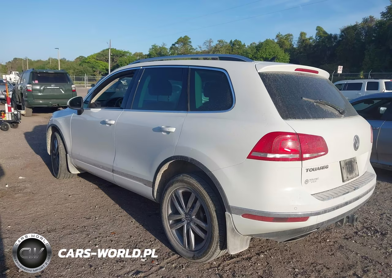 2016 Volkswagen Touareg Vr6 Lux VIN:WVGEF9BP7GD010705 - 3