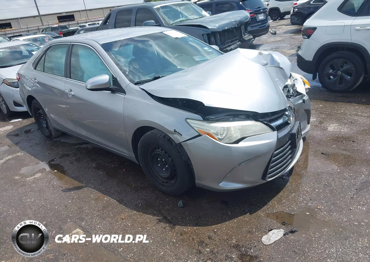 2015 Toyota Camry Le – zdjęcie 1 z 16