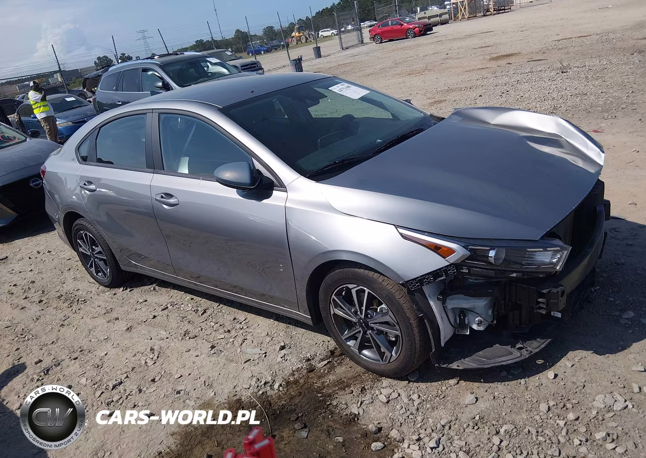 2024 Kia Forte Lxs – zdjęcie 1 z 17