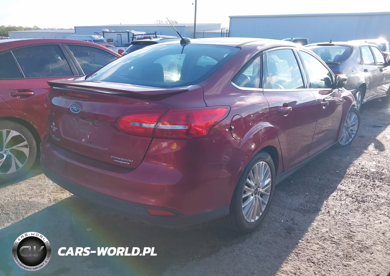 2015 Ford Focus Titanium VIN:1FADP3J27FL247446 - 4