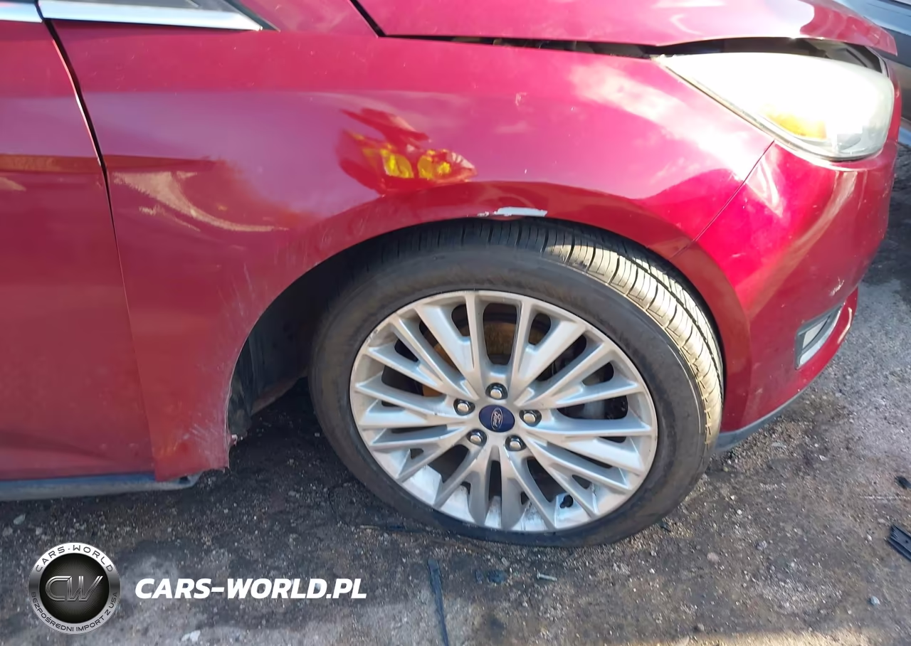 2015 Ford Focus Titanium VIN:1FADP3J27FL247446 - 6