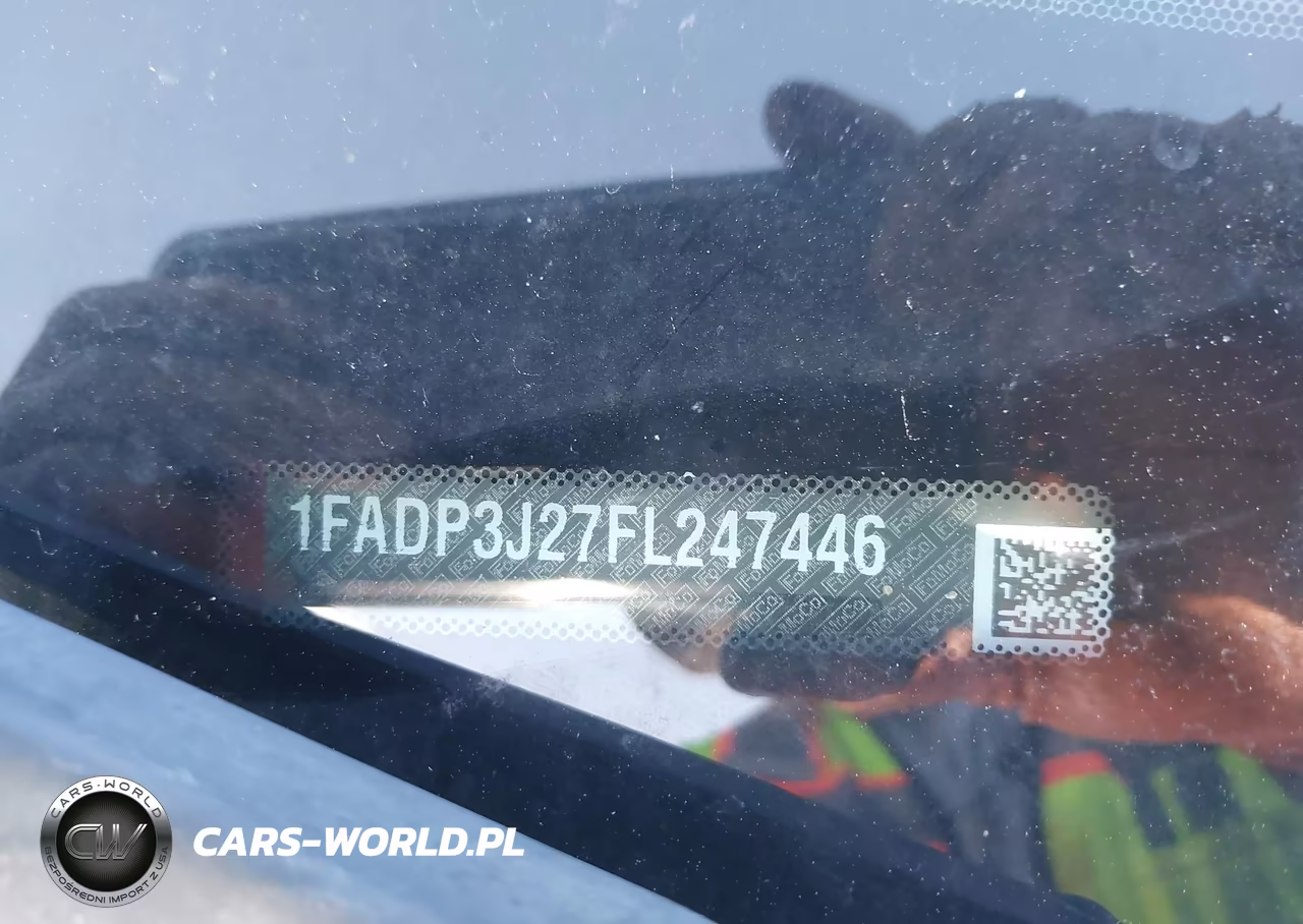 2015 Ford Focus Titanium VIN:1FADP3J27FL247446 - 9