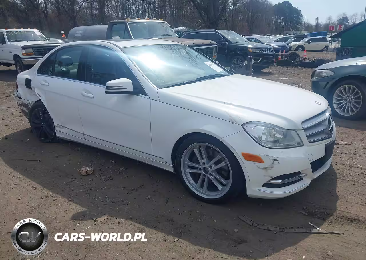 2013 Mercedes-Benz C 300 Luxury 4Matic