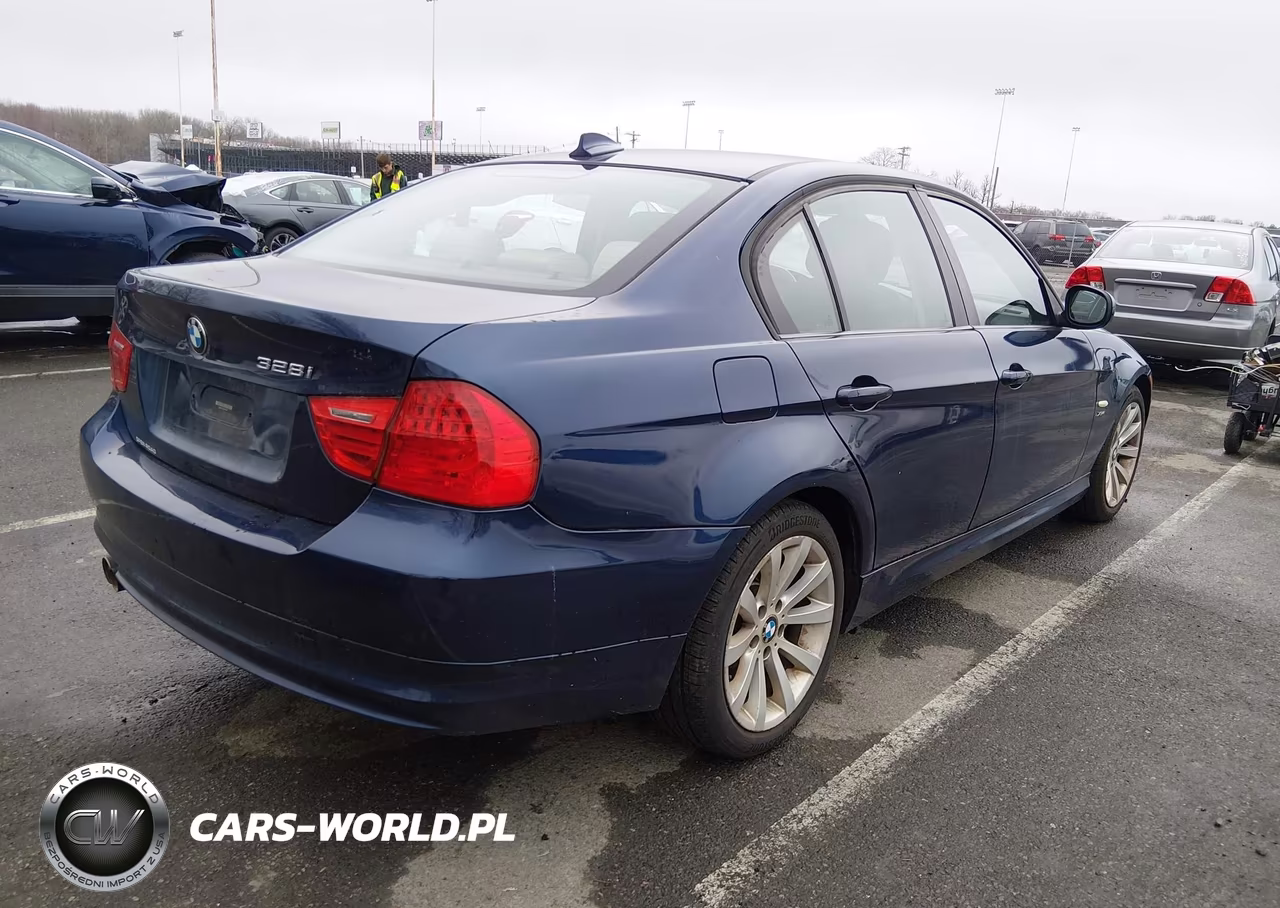 2011 BMW 328I xDrive VIN:WBAPK5C53BF126217 - 4