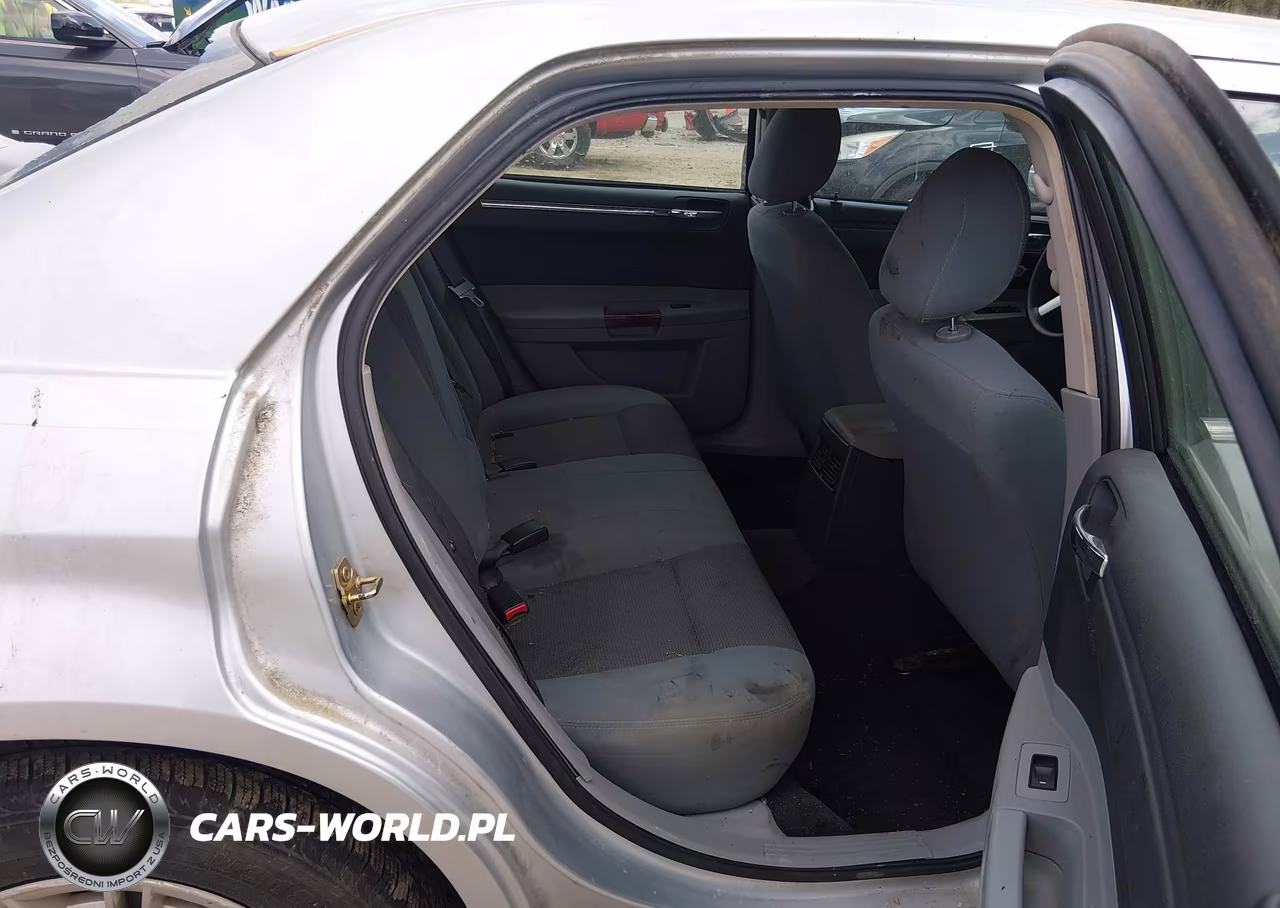 2006 Chrysler 300 VIN:2C3KA43R368117877 - 8