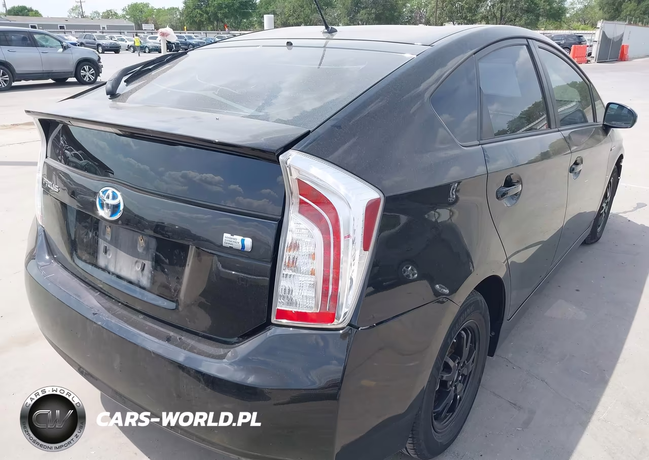 2015 Toyota Prius Two VIN:JTDKN3DU0F0440933 - 4