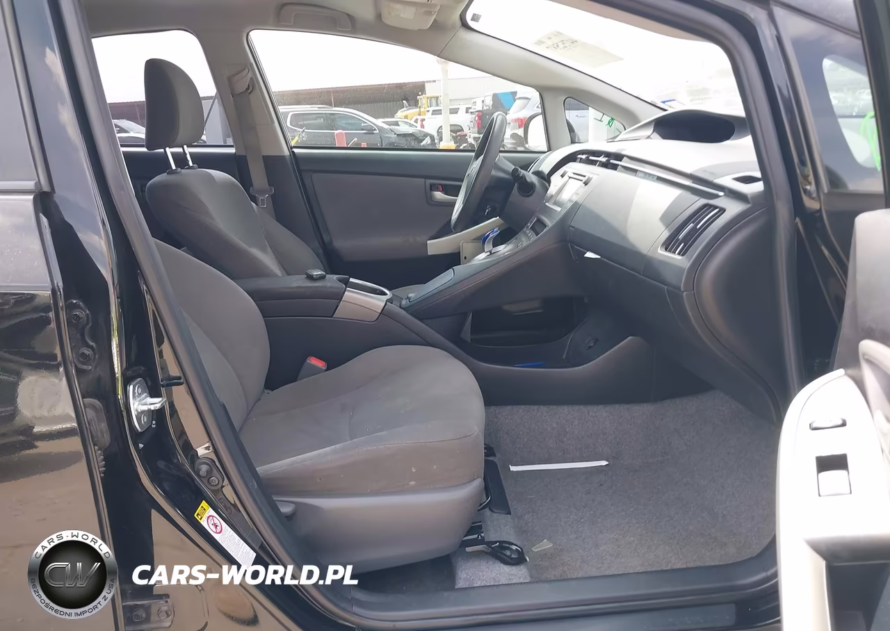 2015 Toyota Prius Two VIN:JTDKN3DU0F0440933 - 5