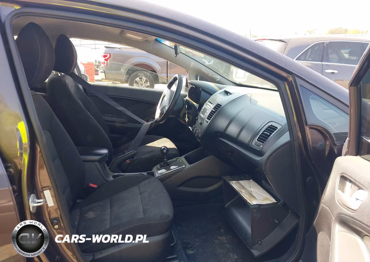 2017 Kia Forte Lx VIN:3KPFK4A78HE125824 - 5
