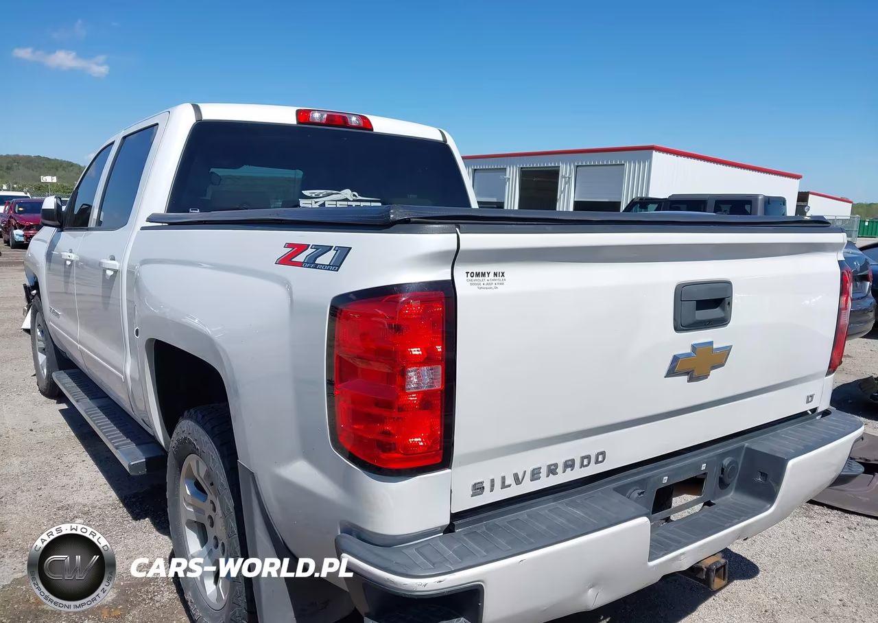 2018 Chevrolet Silverado 1500 2Lt VIN:3GCUKREC2JG531412 - 3
