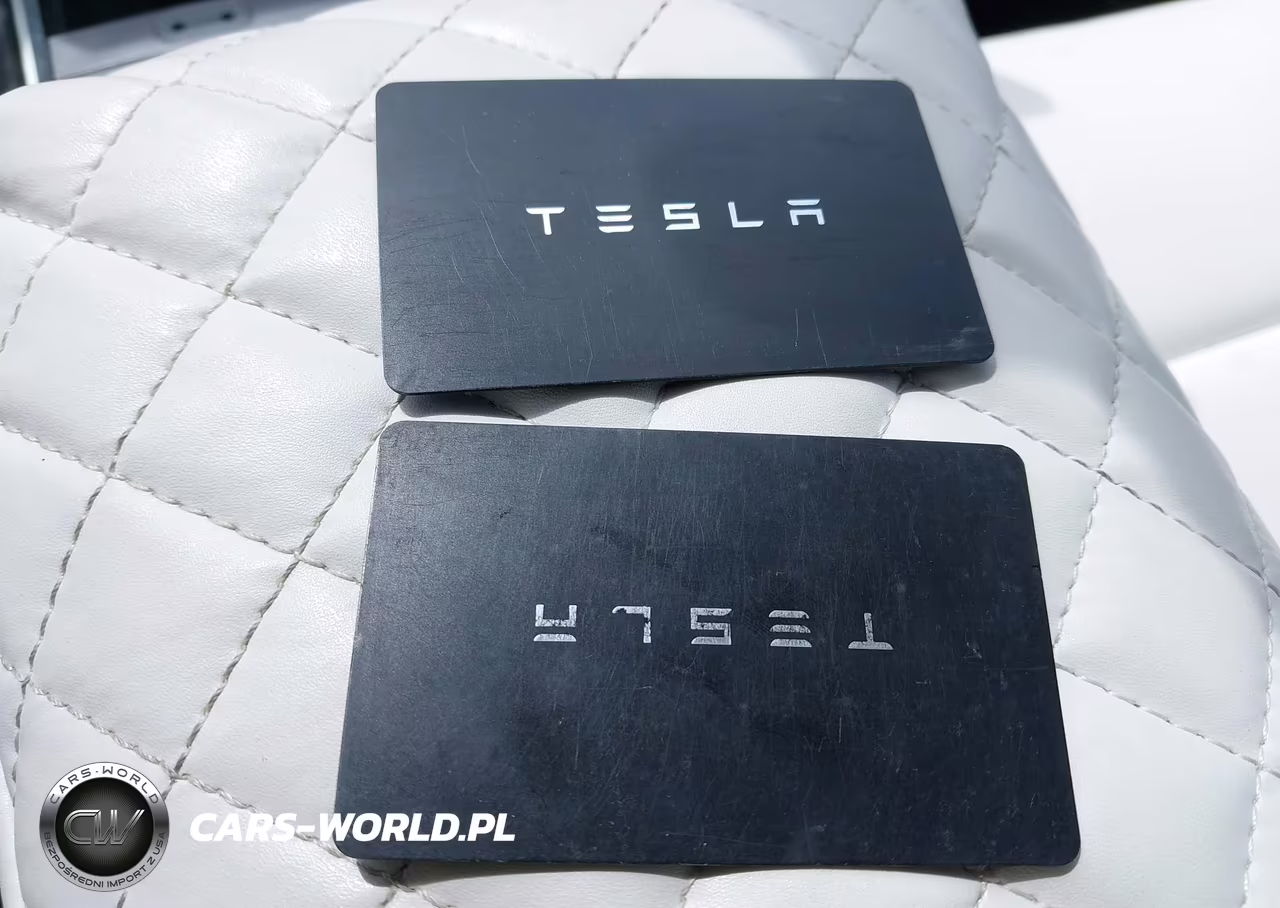 2023 Tesla Model Y VIN:7SAYGAEE4PF646522 - 11