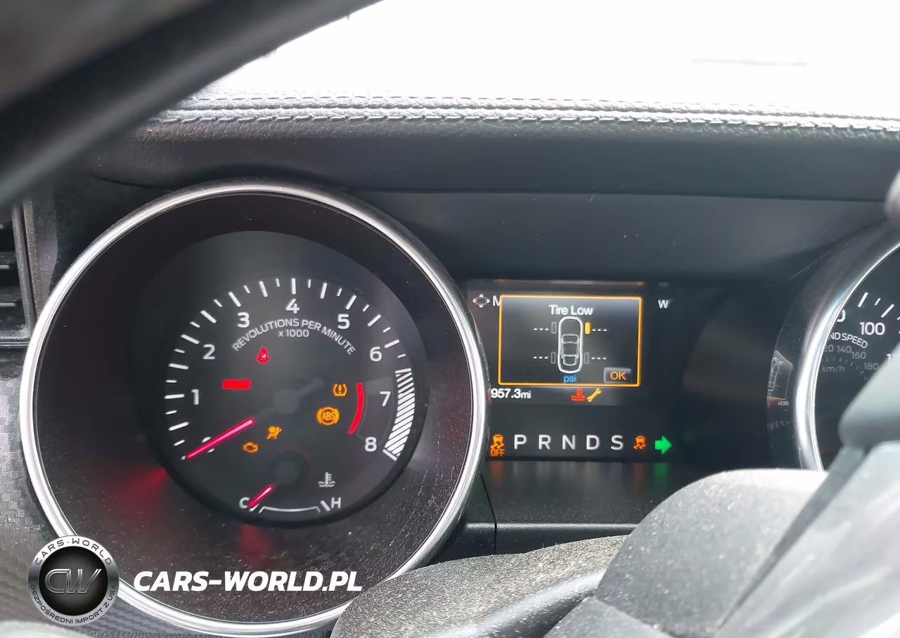 2018 Ford Mustang Ecoboost VIN:1FA6P8TH6J5106677 - 7