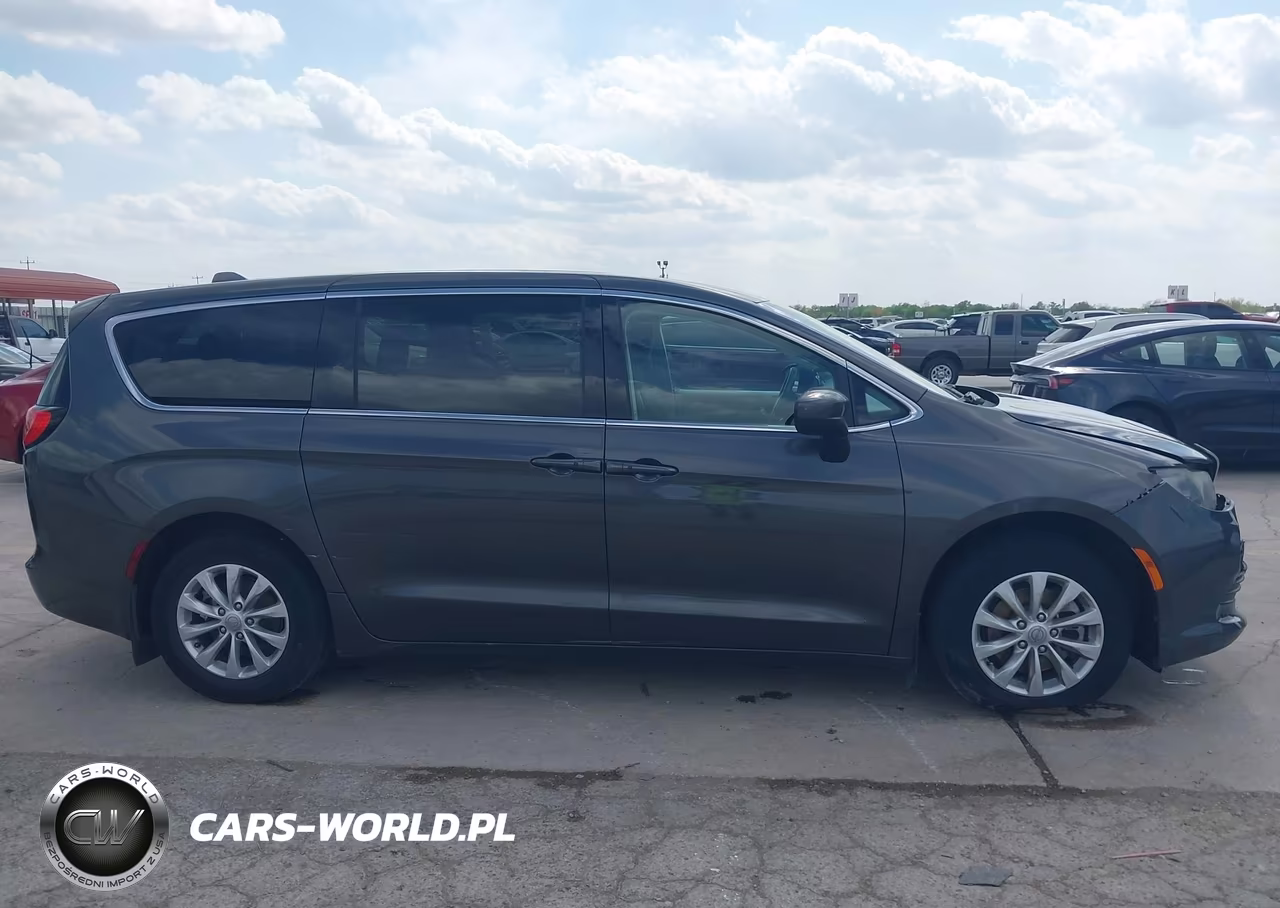 2017 Chrysler Pacifica Touring VIN:2C4RC1DG6HR529191 - 12