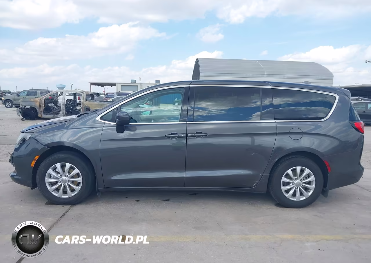2017 Chrysler Pacifica Touring VIN:2C4RC1DG6HR529191 - 13