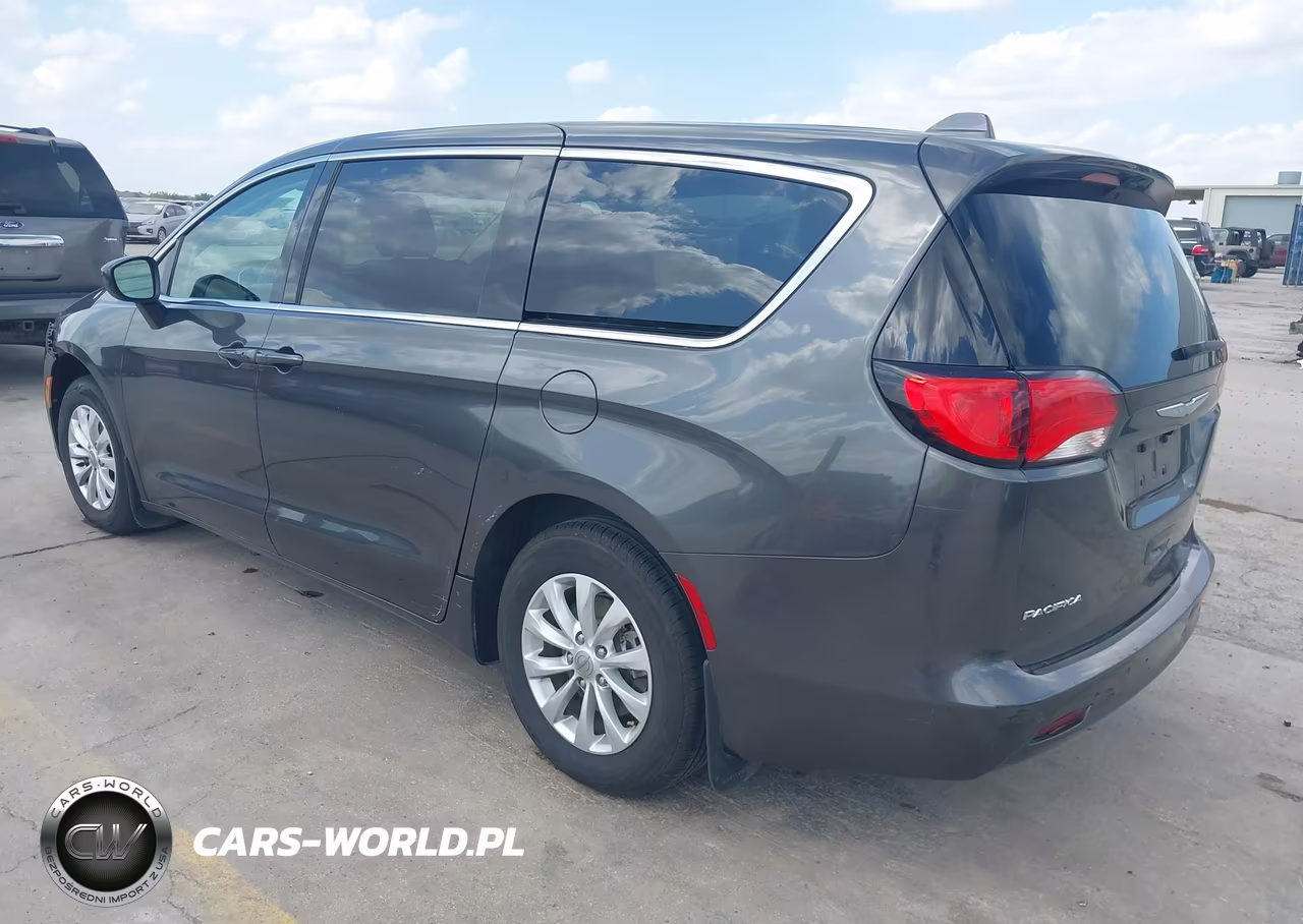 2017 Chrysler Pacifica Touring VIN:2C4RC1DG6HR529191 - 3