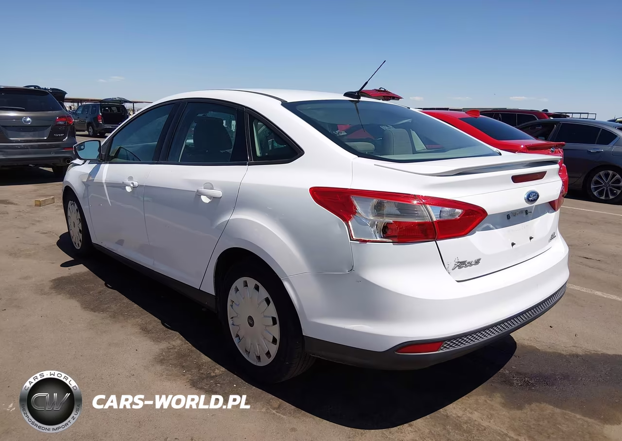 2014 Ford Focus Se VIN:1FADP3F2XEL351470 - 3