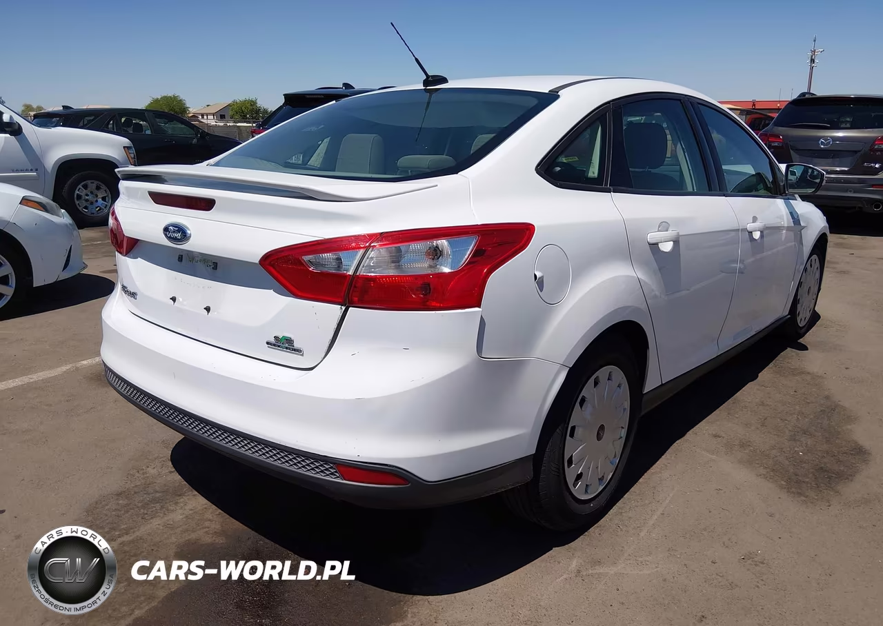 2014 Ford Focus Se VIN:1FADP3F2XEL351470 - 4