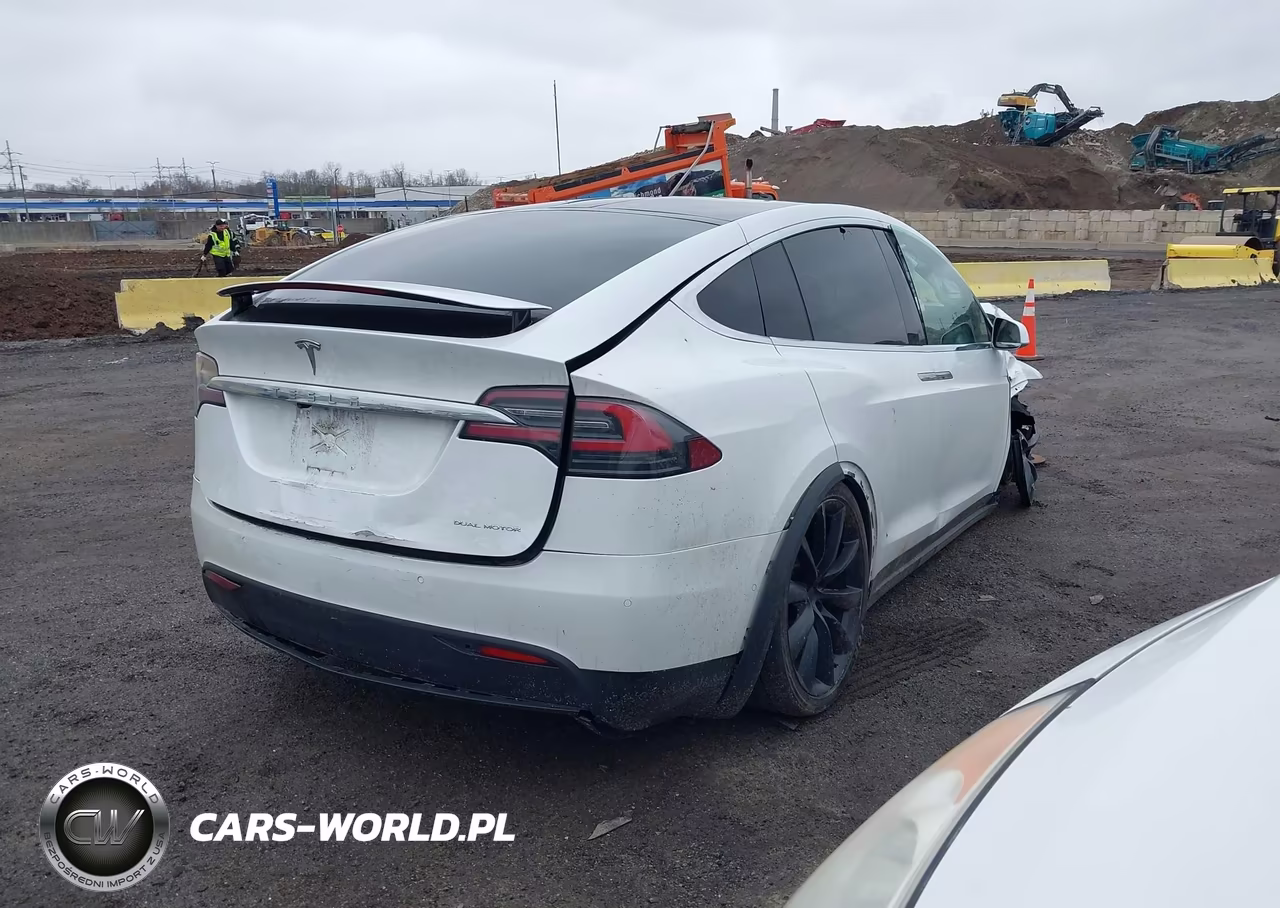 2020 Tesla Model X Long Range Dual Motor All-Wheel Drive-Long Range Plus Dual Motor All-Wheel Drive VIN:5YJXCBE25LF282282 - 4