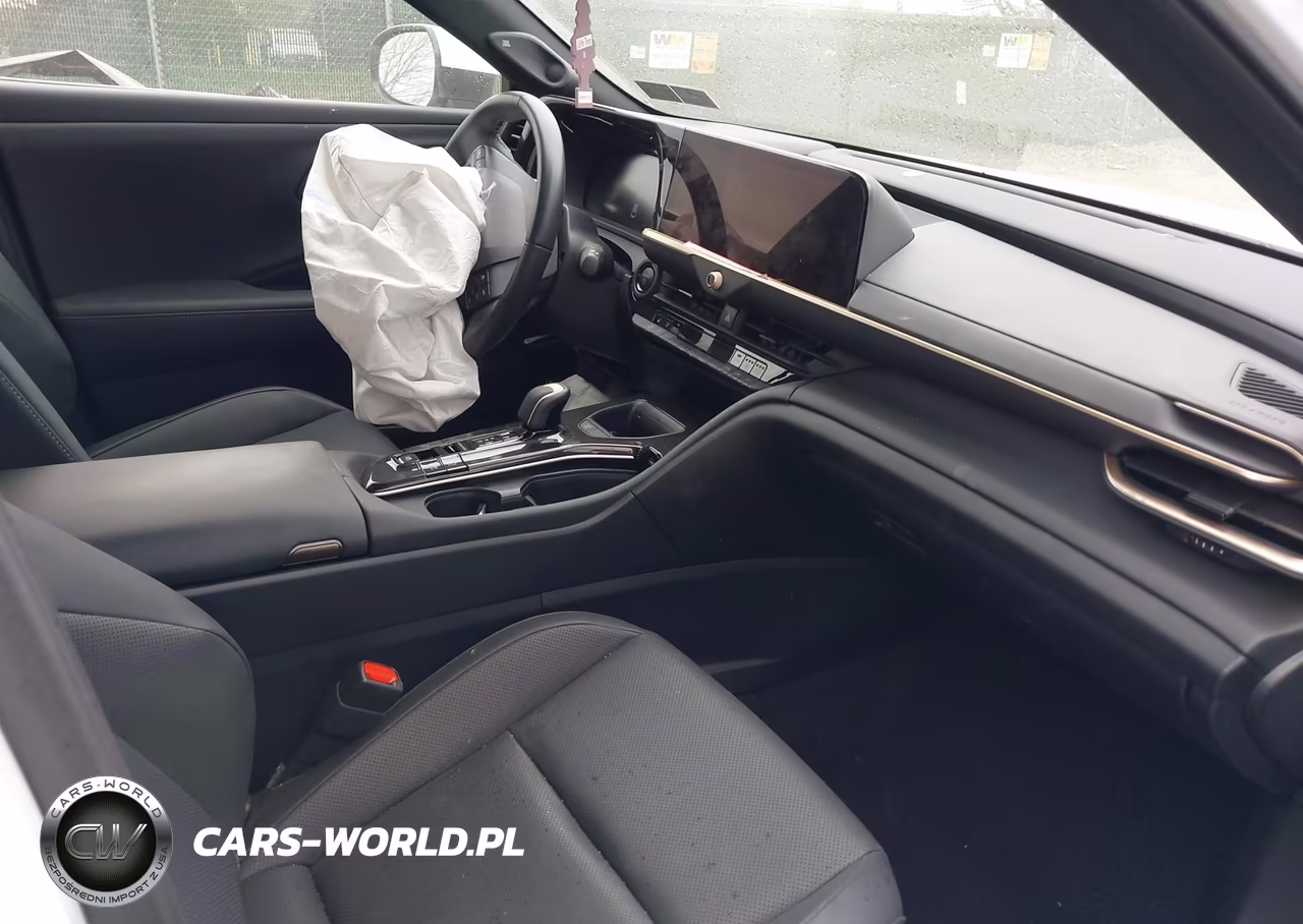 2025 Toyota Crown Limited VIN:JTDAAAAF1S3037666 - 5