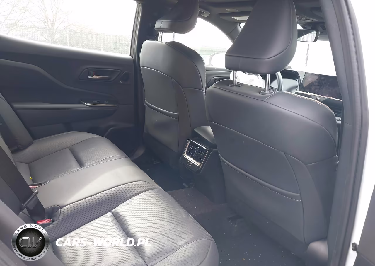 2025 Toyota Crown Limited VIN:JTDAAAAF1S3037666 - 8