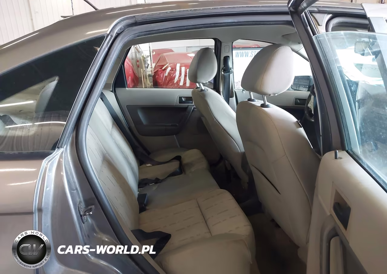 2010 Ford Focus Se VIN:1FAHP3FN8AW280628 - 8