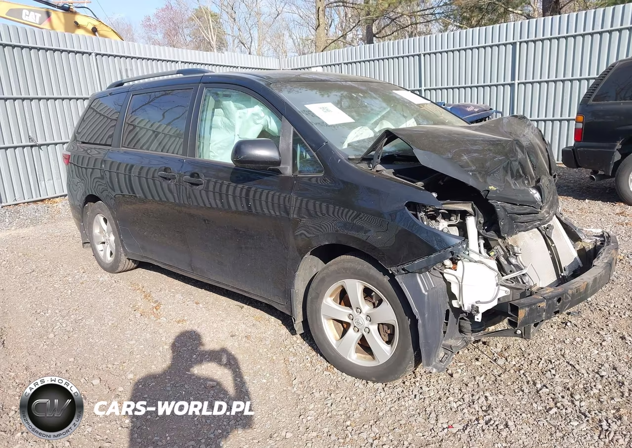 2016 Toyota Sienna Le 8 Passenger