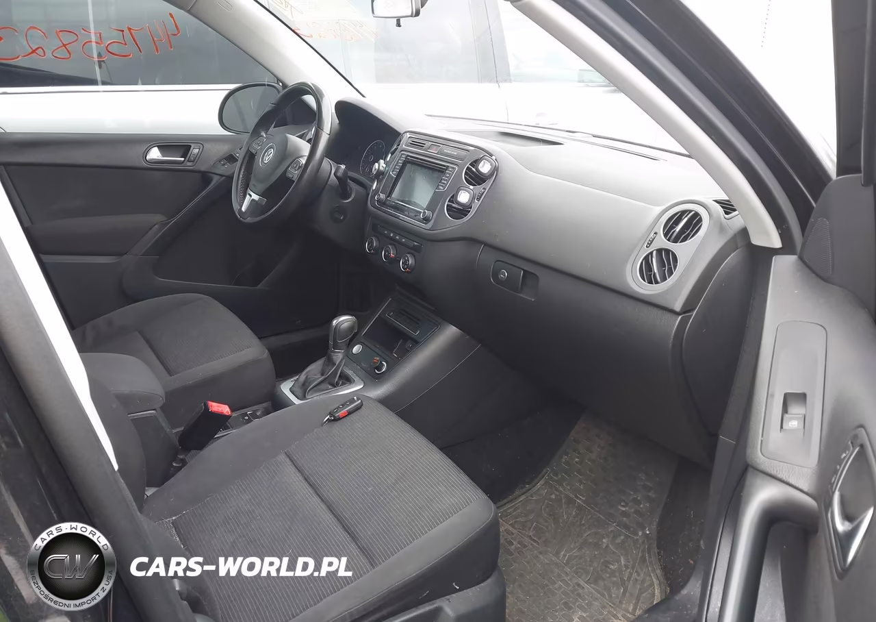 2018 Volkswagen Tiguan Limited 2.0T VIN:WVGAV7AX3JK000196 - 5