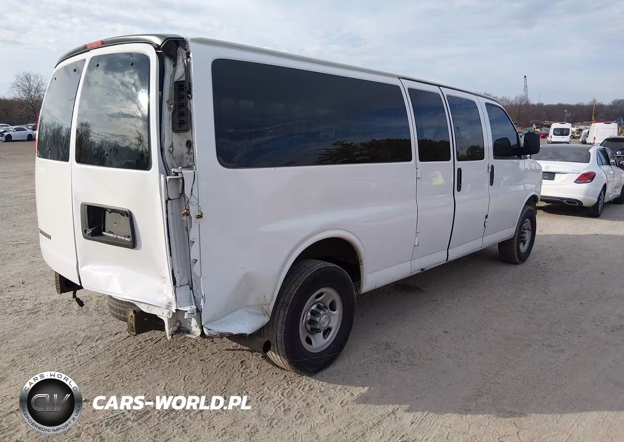 2018 Chevrolet Express 3500 Lt VIN:1GAZGPFG4J1279425 - 4