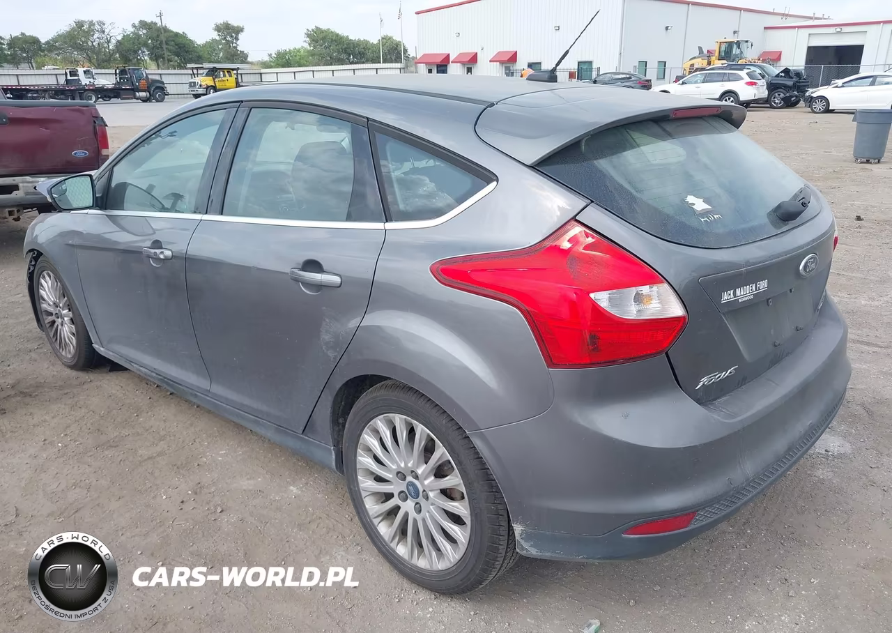 2012 Ford Focus Titanium VIN:1FAHP3N29CL402019 - 3