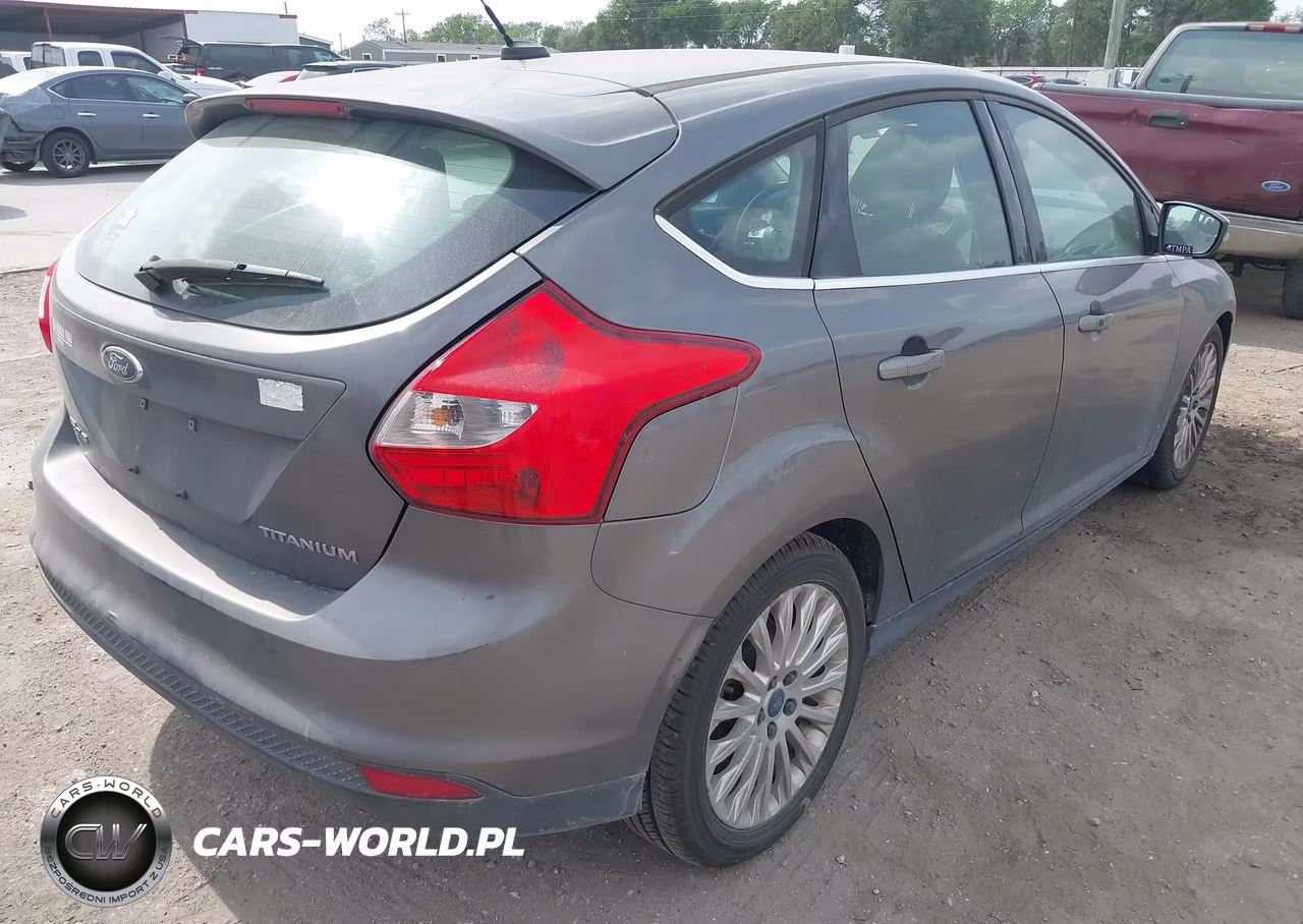 2012 Ford Focus Titanium VIN:1FAHP3N29CL402019 - 4