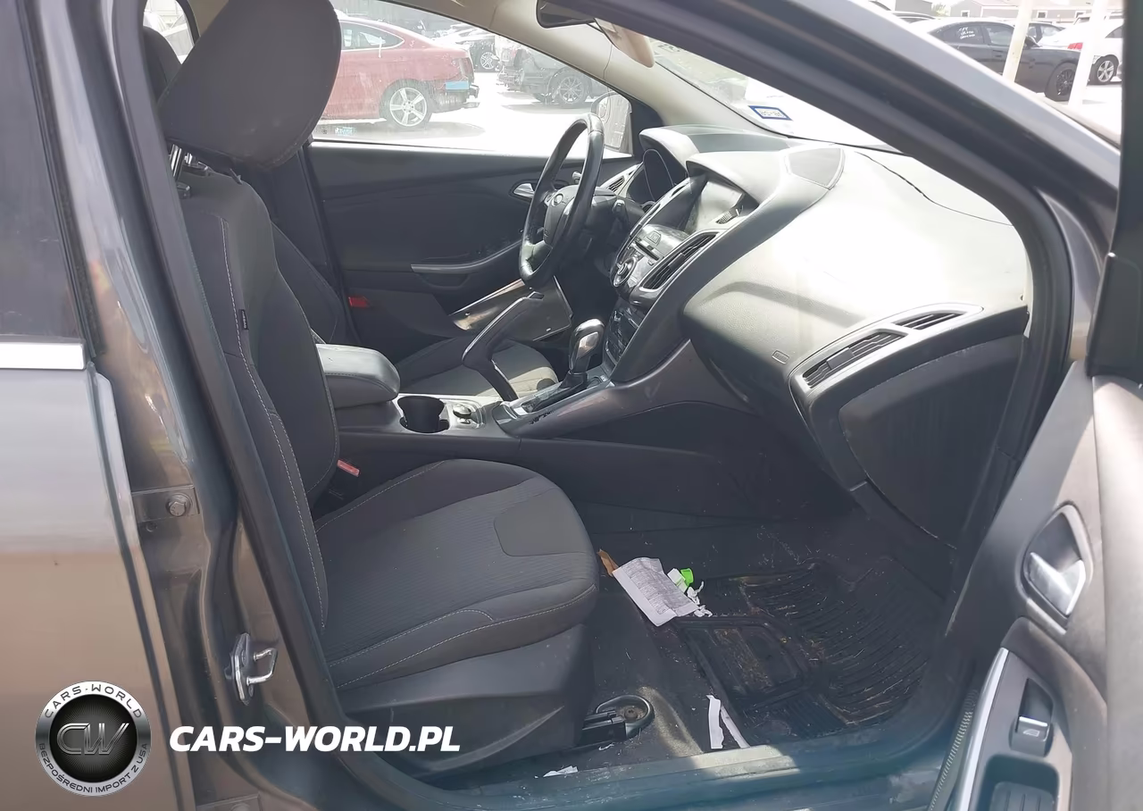 2012 Ford Focus Titanium VIN:1FAHP3N29CL402019 - 5