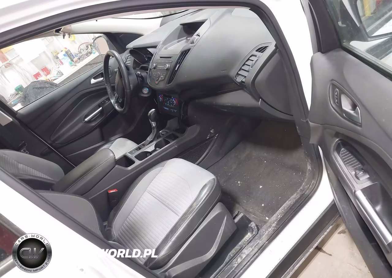2017 Ford Escape Se VIN:1FMCU9GD2HUE96451 - 5