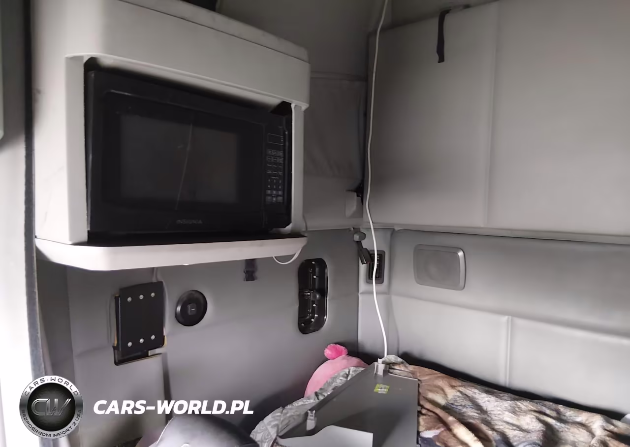 2018 Kenworth T680 VIN:1XKYD49X4JJ182459 - 19
