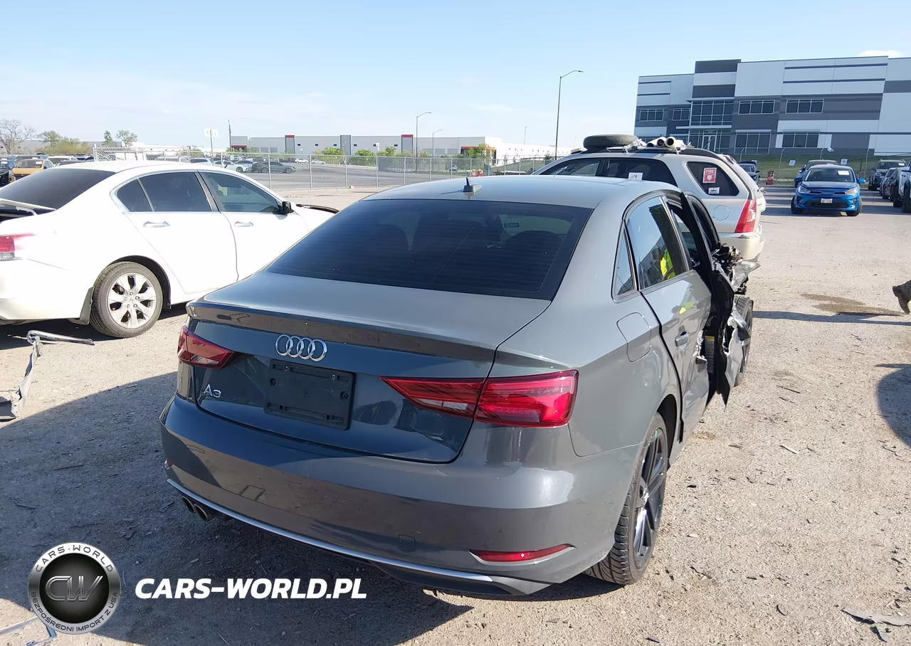 2018 Audi A3 2.0T Premium VIN:WAUAUGFF8J1040350 - 4