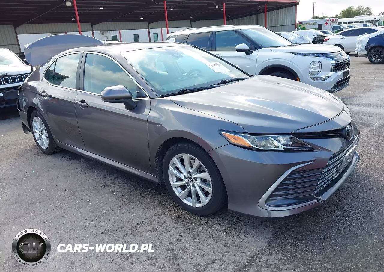 2021 Toyota Camry Le – zdjęcie 1 z 18