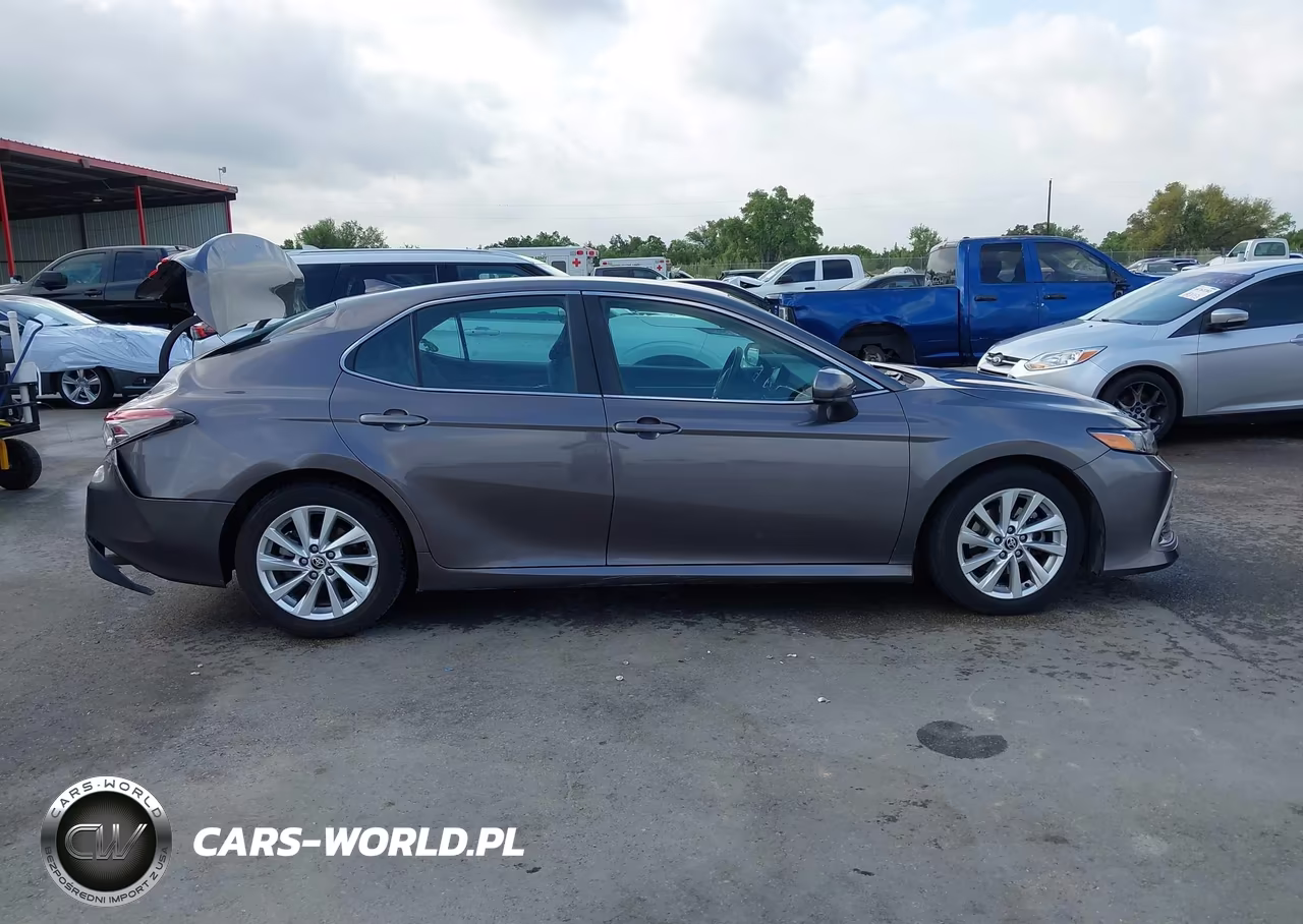 2021 Toyota Camry Le VIN:4T1C11AKXMU555130 - 13
