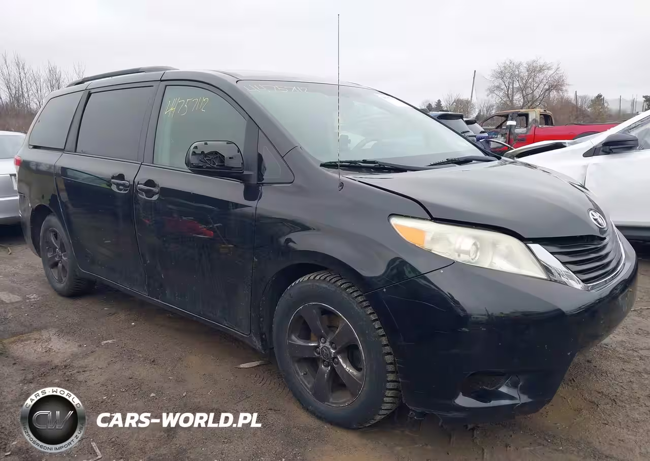 2012 Toyota Sienna Le V6 8 Passenger