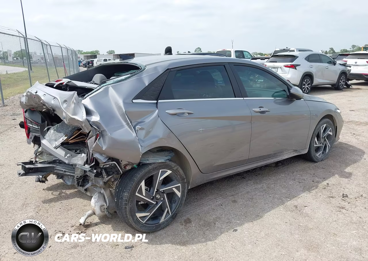 2024 Hyundai Elantra Sel VIN:KMHLS4DG2RU838005 - 4